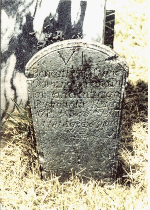 Valentin Leonhardt geboren den der Kuhr Pfaltz in Katzenbach den 13 October 1718 und ist in dem Herrn entschlafen den 13 November 1781. Num hier ligt eine Handvoll Aschen mit Christi Blut dewashen"
English - Valentine Leonard born in Katzenbach in the Palatinate Oct 13, 1718 died Nov 13, 1781.
Google translate - Valentin Leonhardt was born in the Kuhr Pfaltz in Katzenbach on October 13, 1718 and fell asleep in the Lord on November 13, 1781. Now here lies a handful of ashes washed with Christ's blood
Footstone - "Beneath this stone doth remain, an ancient man by murder slain."
Picture Source: Ray Haupt.